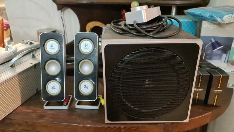 logitech z4 2.1 speakers